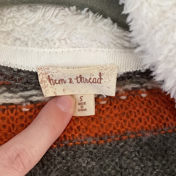 🌟3/$10🌟Hem & Thread Sleeveless Cardigan - Picture 3 of 5